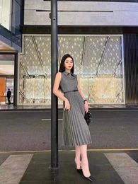 Casual Dresses 2024 High Quality Grey Dress Women Summer Pleated Sleeveless Shirt Fashion Stunning Maxi With Belt