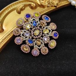 Brooches High Quality Light Luxury Fashion Vintage Gold-plated Coloured Gemstones Inlaid With Flowers Hollow Design Women's Brooch Pins