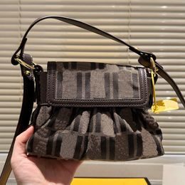 Womens Designer Bag Middle Ancient Toth Bag Baguette Brand Wallet Vintage Ladies Leather Handbag Shoulder Clutch Bag