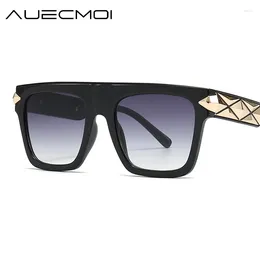 Sunglasses Designer Oversized Flat Top Women For Men 2024 Vintage Punk Sun Glasses Big Frame Metal Rivet Eyewear