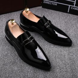 Casual Shoes Men Fashion Patent Leather Slip-on Oxfords Luxury Shoe Pointed Toe Party Nightclub Dress Summer Loafers Zapatos Sneakers