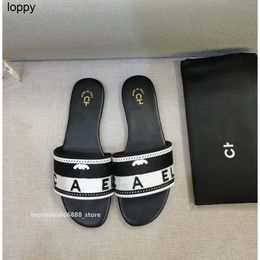 New 24ss Women Beach Slippers New Summer Roman Fashion brand Luxury Designer Flat Sandals Female Latex Soft Sole womens Shoes Slippers