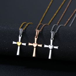 Halsband för kvinnor fashionabla vattenvågkedja kärlek Cross Pendant Accessories for New Titanium Steel smycken halsband