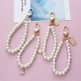 Keychains Simulated Pearl Key Chain For Aorpods Bag Pendant Wrist Beaded Holder Women Mobile Phone DIY Accessories