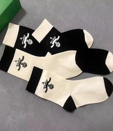 Special Design Letter Socks Black White Women Girl Letters Cotton Breathable Sock8742224