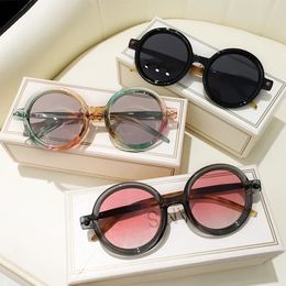 Retro Gray Pink Lens Round Sunglasses Women Brand Trendy Shiny Circle Frame Men Spectacle Plain Eyewear Shades Sun Glasses 240326