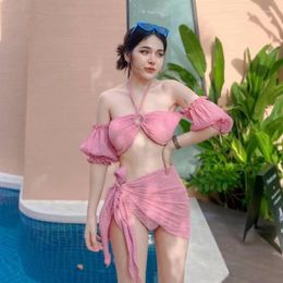 Costume da bagno da donna coreano diviso in tre pezzi bikini da donna solido bianco rosa gonna sexy appesa al collo costume da bagno a triangolo primavera
