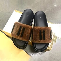 Роскошные сандалии Slide Модные туфли на плоской подошве Дизайнерские винтажные пушистые ползунки в помещении Зимняя обувь сандалии Тапочки женские Новый стиль Мул леди бездельник коробка на открытом воздухе Casua walk