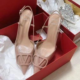 Роскошь 2024 Сандалии Женские высокие каблуки старшие модельерные обувь Свадебные ужины женские сандалии