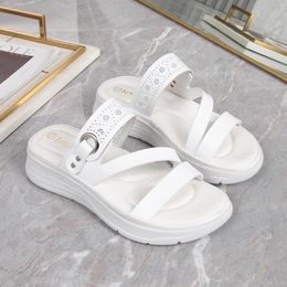 Sandals Korean Wear Summer Flat Shoes Woman 2024 Trend Clip Toe Crystal Jelly Beach Flip Flops Female Students Slipper