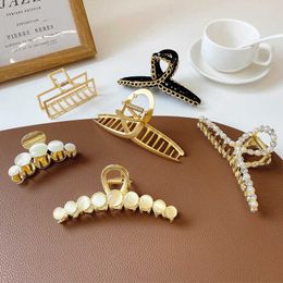 Netizens 2024 New Pearl Cute Hair Clip Female Back Head Spoon Headwear Elegant Shark