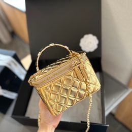 Camellia Handle Makeup Bag Stylish Women Shoulder Bag Patent Leather Leather Diamond Cheque Gold Hardware Metal C Button Crossbody Bags Mirror Purse Dress Bags 18cm