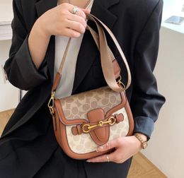 Women Bag 2024 Hot New Fashion Retro Crossbody Bag Luxury Women's Bag Saddle Bag Wide Shoulder Strap Single Shoulder Bag Totes