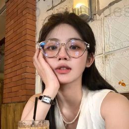 Sunglasses designer Miao Family's 2024 Metal Frame Glasses Repair Mirror Fashion Cat Eye Myopia Hollow Legs U8L2