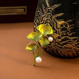 Brooches Green Leaves Inlaid With Pearl Shaped Women Dresses Coats Exquisite Pins Men Business Wedding Suits Accessories Gift