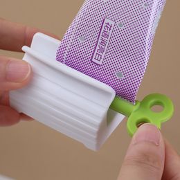 Rolling Tube Toothpaste Squeezer Dispenser Seat Holder Stand Easy Cleaning Bathroom Products Household Cosmetics Squeezer