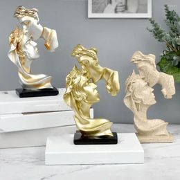 Decorative Figurines Decoration Indoor Bedroom Living Room Home Decor Art Couple Desktop Ornaments Figure Statue Resin Crafts Sculpture