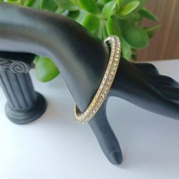 Luxus-Designer-Hochzeitspaar-Geschenkarmbänder im Großhandel. Drei Reihen dreidimensionaler Diamanten. Volldiamant-Armband in fester Größe