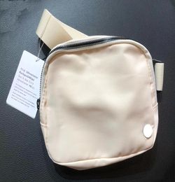 LLYD03 Fanny Pack Outdoor Bags Women Purses Pocket Chest Bags Travel Beach Cross Body Phone Bag Stuff Sacks Handbags Running Wais3193018