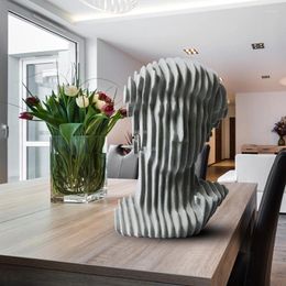 Decorative Figurines Nordic Creative Character Resin Statues Modern Home Decor Designer El Living Room Wine Cabinet Porch Sculptures