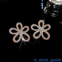 Original 1to1 High End Brand Designer Earrings Light Luxury Simple Diamond Inlaid Flower 925 Silver Needle Earrings Sweet Celebrity Jewelry with Real Logo