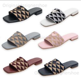 Slippers Designer Embroidered Fabric Slides Metallic Slide Sandals Embroidery Mules Women Low Heel Flip Flops Casual P Sandal Summes Chunky Heels Rubber Sole Shoe