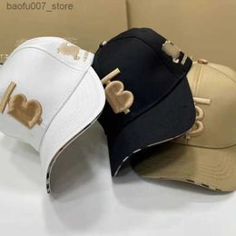 Ball Caps Ball Caps Fashion New Designer Classic Baseball for Men Women High End Cap Retro Plaid Letter Sun Bucket HatQ240403