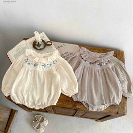 Rompers 7553 Baby Girls Clothes 2023 Autumn New Wooden Ear Collar Girls One Piece Clothes Embroidered Climbing Clothes L240402