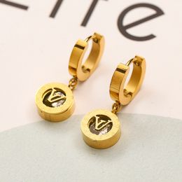 stud stud Classic Letter Charm arging argity luxury designer arit arcors alticant women premium mewelry arcors mift زوجين 18 كيلو متر مطلي 925 سيلفر الساخنة العلامة التجارية