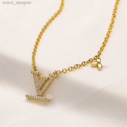 Never sbiading 18k oro oro di lusso designer di pendenti Pendants collane in acciaio inossidabile Lettera di girocollo a ciondolo per perle di gioielli Accessori per le gioielli NESSUNA scatola