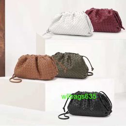 Pouch Cloth Bags BottegvVenet Trusted Luxury Bag Leather Woven Net Red Envelope Womens 2024 New Western Style Cowhide Cloud Bag Soft Leather H have logo HBBL1U