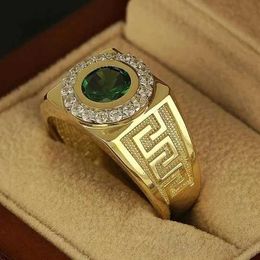 2PCS Wedding Rings Fashion Mens Classic Gold Colour Ring Luxurly Inlaid with Green Stone Rings for Men Party Wedding Ring Anniversary Gift