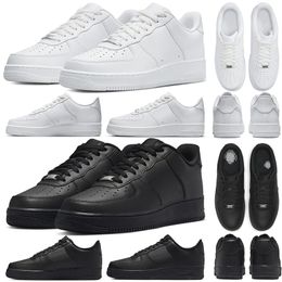 Scarpe da corsa designer One Men Donne 1 basso 07 Tripli allenatori da donna Black Mens Black Sports Outdoors Piattaforma Sneakers piatto