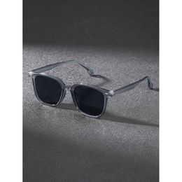 1 st män fyrkantig trendig ram mode personlighet grå solglasögon för utomhus daglig semester UV -skyddsklädertillbehör