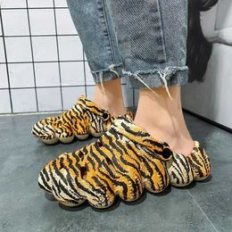 Slippers Summer Men Slippers Tiger Claw Slippers Thick Bottom Sandals Indoor Home Slides Bathroom Slippers Male Shoes Casual Beach Clogs J240402