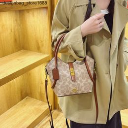 Shoulder Bag Designer American Classic Style Design with Contrasting Color Bucket 2024 Personalized Handbag Crossbody Shoulder