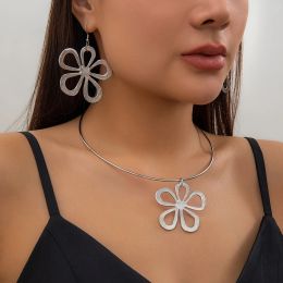 Ingemark Creative Hollow Rose Flower Pendant Choker Necklace for Women Wed Bridal Elegant Piercing Stud Earrings Jewelry Set New