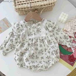 Rompers 8434 Baby Clothes 2024 Spring Hot Fashion Broken Flower Baby Girls One Piece Clothes Princess Climbing Clothes with Hat L240402