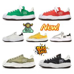 Designer New Lace Up fashion Casual Shoes Outdoor men's and women casual comfort sneakers black and yelly Wear-resistant sports shoes