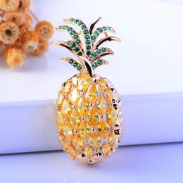 Brooches Creative Personality Pineapple Brooch Fruit Series Corsage Inlaid Zircon Women's Jewelry Wholesale Clothing Accessories