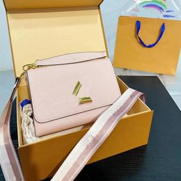 Designer new letter shoulder bag Classic women's crossbody bag Twist Luxury women's shoulder bag Leather women's Chain Handbag Fashion 4-color box wholesale