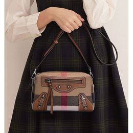 Stylish Luxury Straddle Bag New Womens Plaid Canvas Leather Machine for Repairing Ancient Small Square Bags Fashionable and Versatile Motorcycle