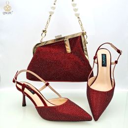 Hausschuhe QSGFC 2023 Italienisch Design Wein große Kapazität Fashion Bag Umhängetasche und Riemen High Heels Pendlerschuhe und Tasche