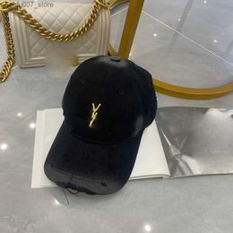 Ball Caps Leisure baseball cap distressed hole vintage designer hat trendy gold letter embroidered casquette outdoor sports trucker hatsQ240403