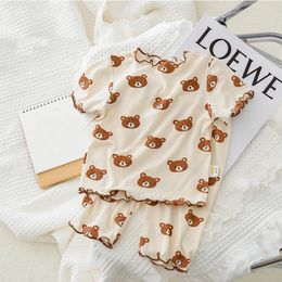 Koreańskie zestawy odzieży dla dziewczynki dla niemowląt urodzone w domu garnitury chłopcy tshirtshorts 2pcs piżama dzieci dres śpiący 240325