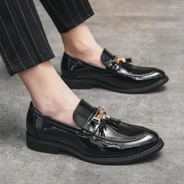 Casual Shoes Men's Classic Retro Brogue Patent Leather Mens Dress Business Office Men Party Wedding Oxfords Sizes 38-44