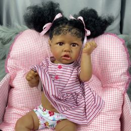 55cm Reborn Saskia Doll afro-americana Vinil Full Body Girl lavável Cabelo com raízes à mão Skin escuro boneca para crianças Presente