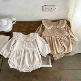 Rompers 8547 Ins Baby Clothes 2024 Spring Hot Sale Cotton Lace Lapel Baby Girls One Piece Clothes Corduroy Casual Climbing Clothes L240402