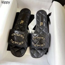 Новые 24SS Luxury Slippers Женские тапочки Sliders Sandal Fashion Brand Summer Loafer Beach Casual Shoes Flat Channel Luxury Designer Женские тапочки