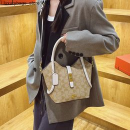 Shoulder Bag Designer American Trend Style Texture Womens Bag 2024 New Handbag Versatile Large Capacity Casual One Diagonal Straddle Tide